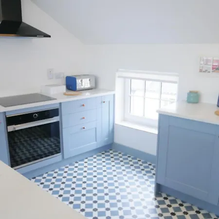 Sunset View, 2 Bedrooms In The Heart Of Holt With Parking Exterior photo