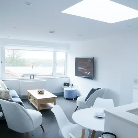 Sunset View, 2 Bedrooms In The Heart Of Holt With Parking Exterior photo
