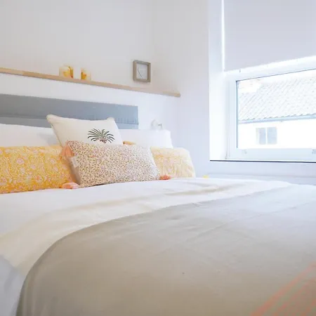 Sunset View, 2 Bedrooms In The Heart Of Holt With Parking Exterior photo