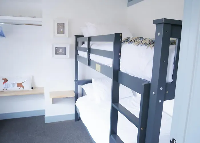 Sunset View, 2 Bedrooms In The Heart Of Holt With Parking