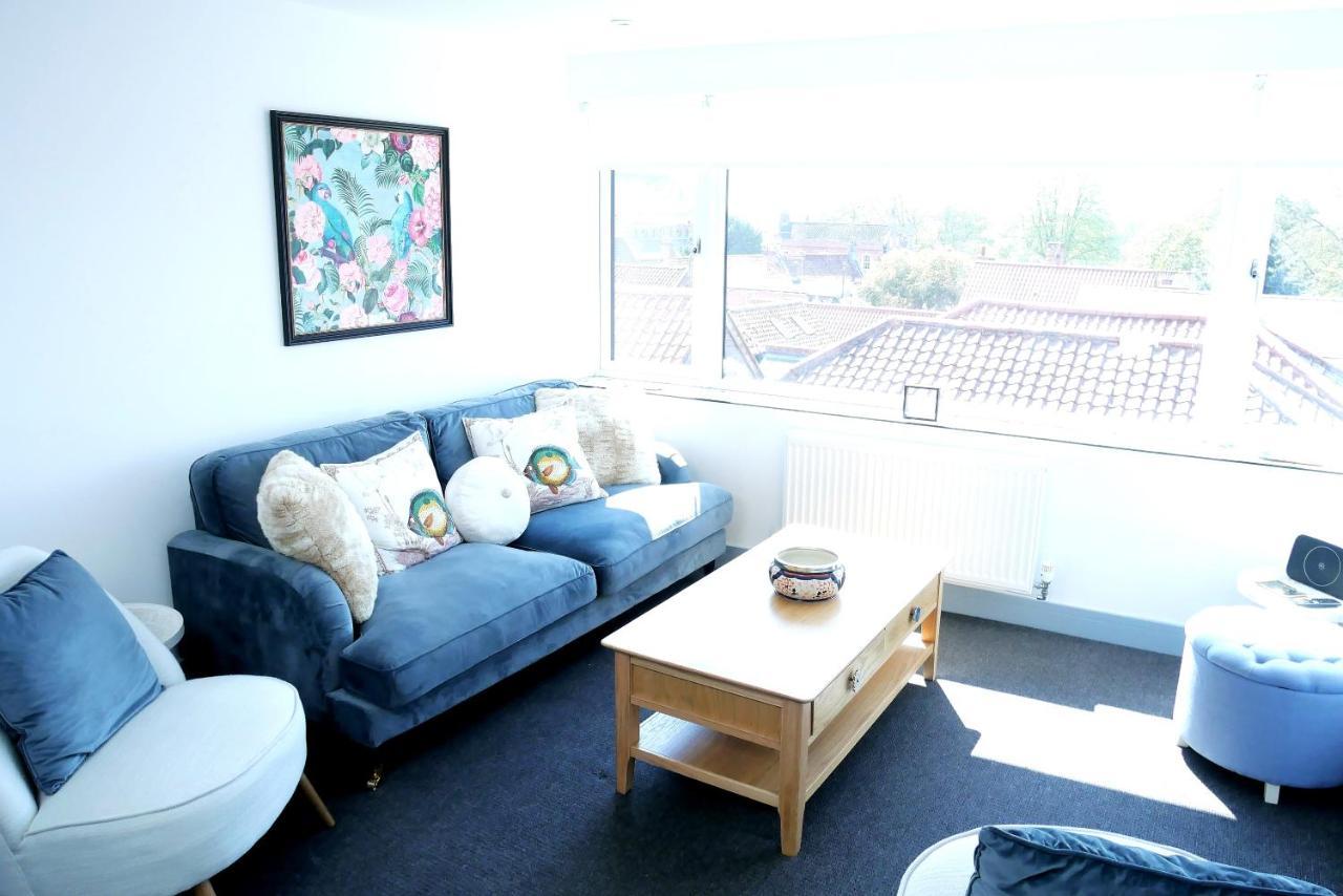 Sunset View, 2 Bedrooms In The Heart Of Holt With Parking Apartment *